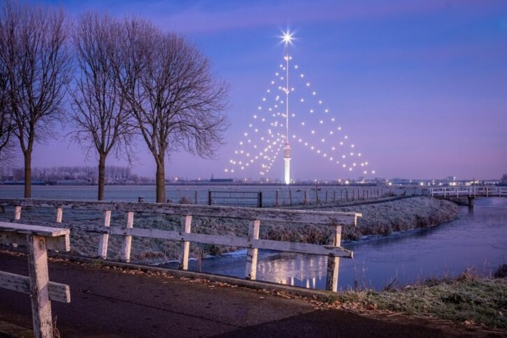 De Grootste Kerstboom is Dutch for 