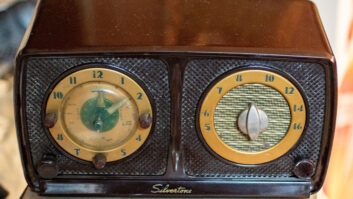 The completed and restored radio. The dial pointer knob had a brass covering that went with it.